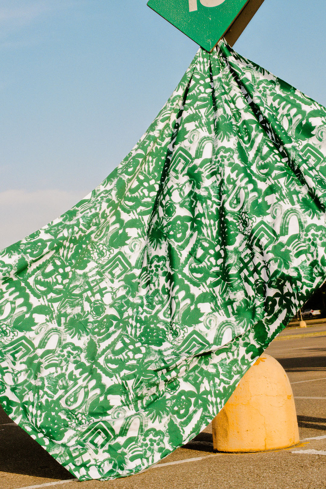 GREEN INK STROKE TABLECLOTH