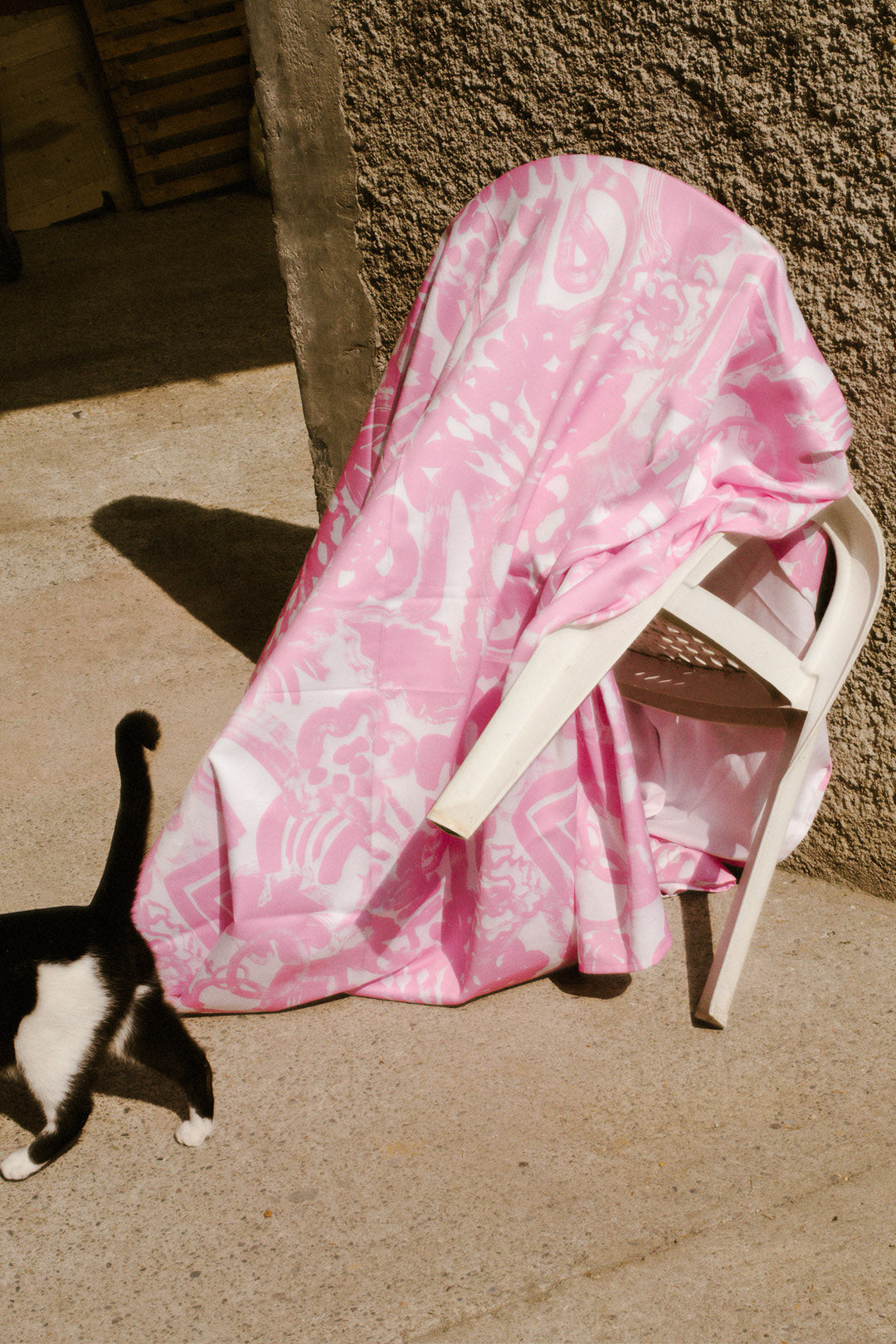 PINK INK STROKE TABLECLOTH